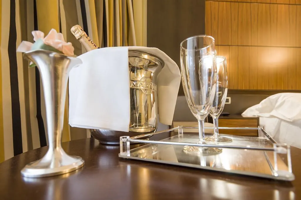 Hotel Carrobbio Mailand 4*,  Italien
