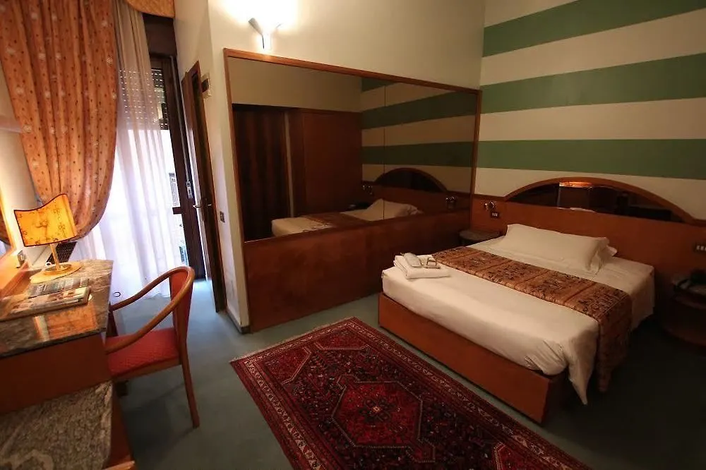 Hotel Carrobbio Mailand 4*,